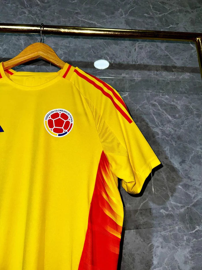 CAMISETA DE LA SELECCIÓN DE COLOMBIA 2024/2025 + REGALO EXCLUSIVO